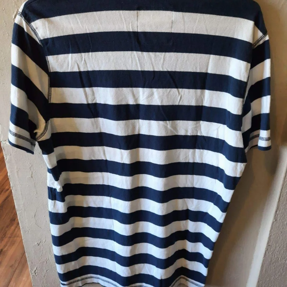 Men's size Medium short sleeve shirt. - Picture 2 of 3